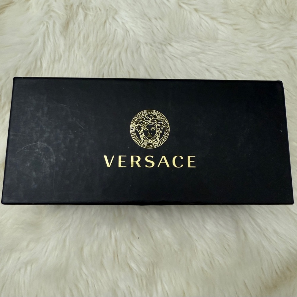 Versace Black Sunglasses with Gold Detail
VE4426BU brand new - Picture 5 of 8